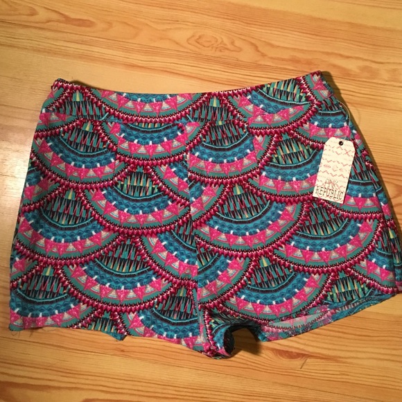 Pink Republic Fashion Skort like Shorts - Picture 3 of 6
